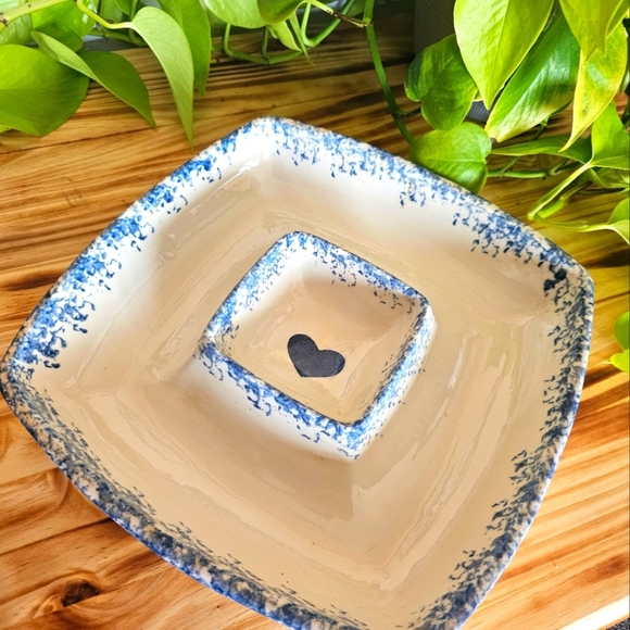 Vintage Blue And White heart serving bowl - Picture 4 of 4